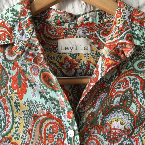 LEYLIE | Breezy lightweight blouse - Picture 2 of 4